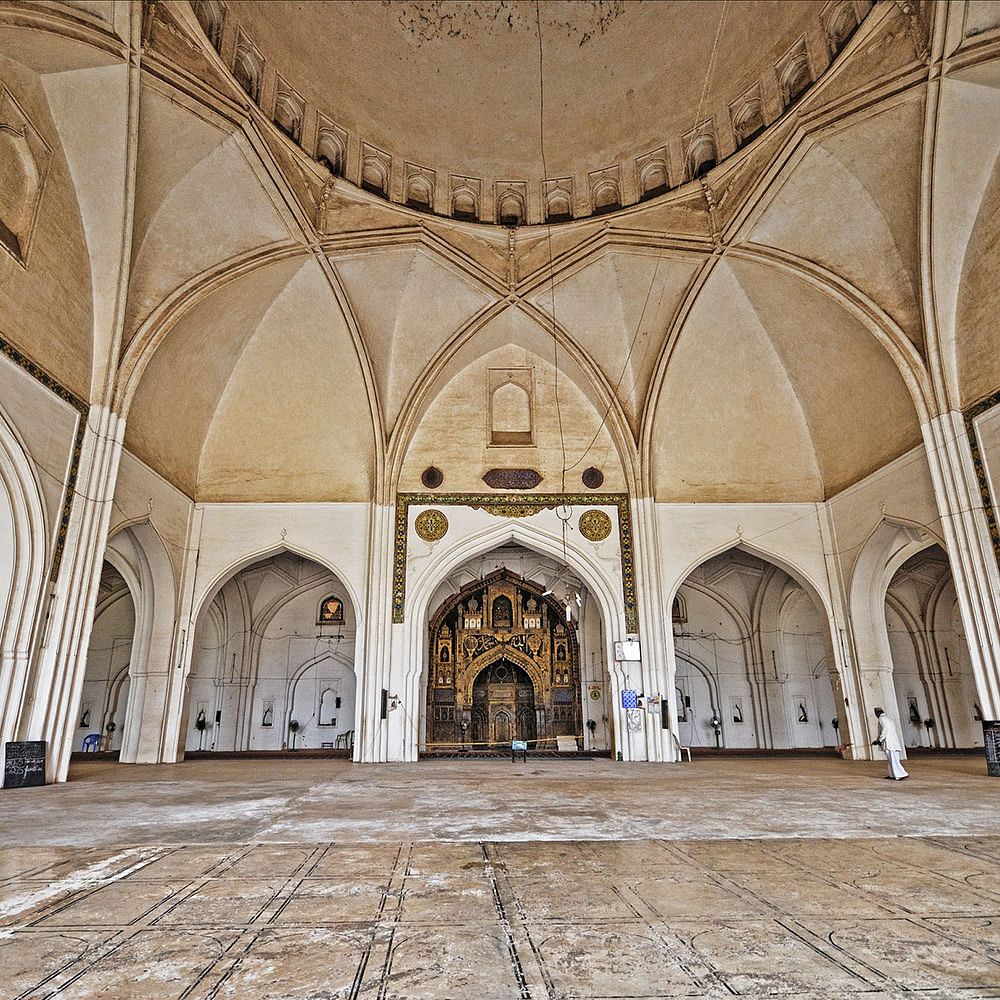 Building,Holy places,Architecture,Arch,Vault,Khanqah,Symmetry,Place of worship,Medieval architecture,Ceiling