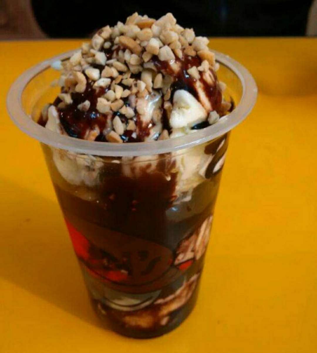 Food,Cuisine,Sundae,Dish,Ingredient,Ice cream,Dessert,Frozen dessert,Parfait,Knickerbocker glory