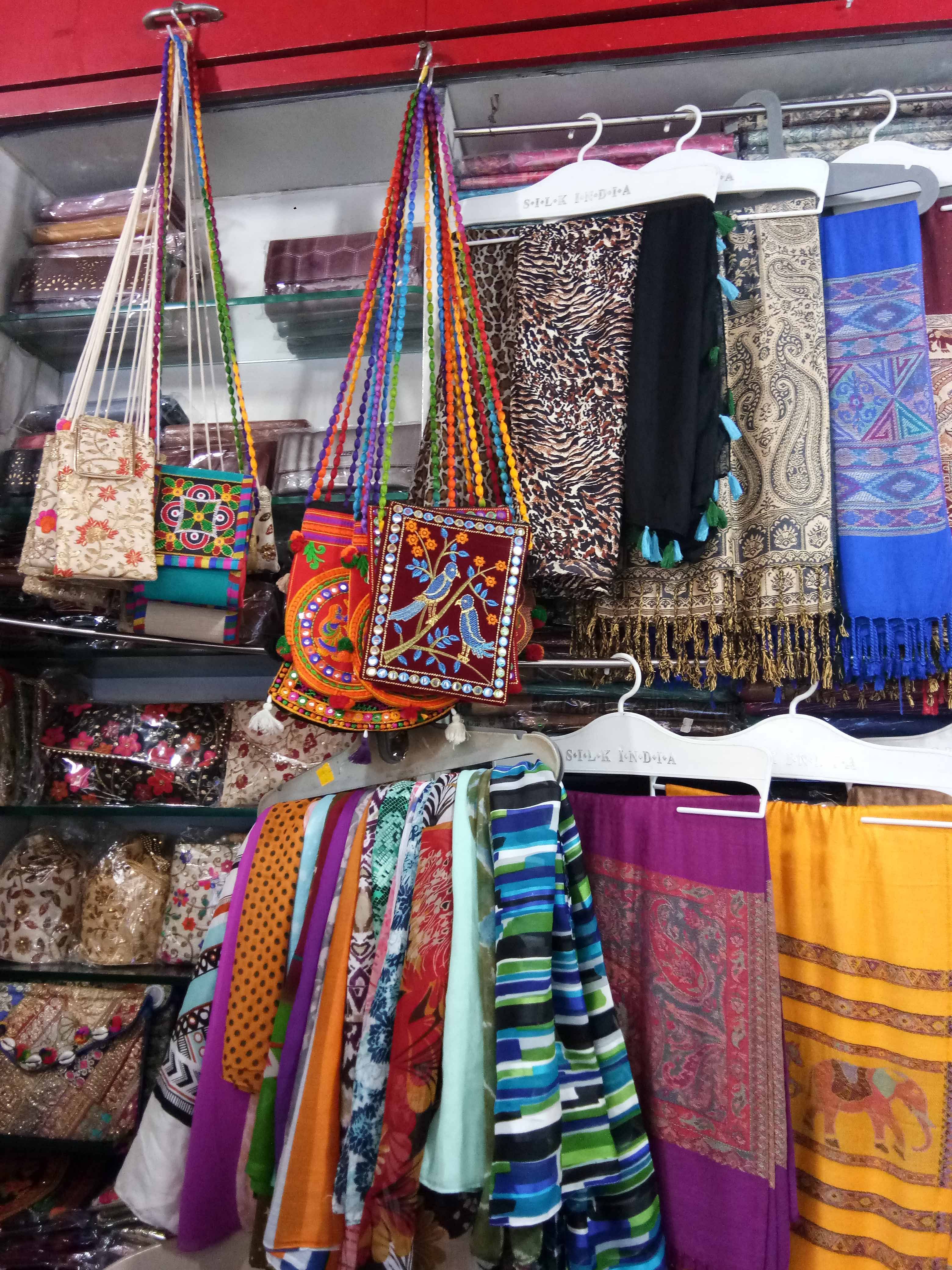 Bazaar,Public space,Market,Textile,Human settlement,Marketplace,City,Fashion accessory,Selling,Boutique