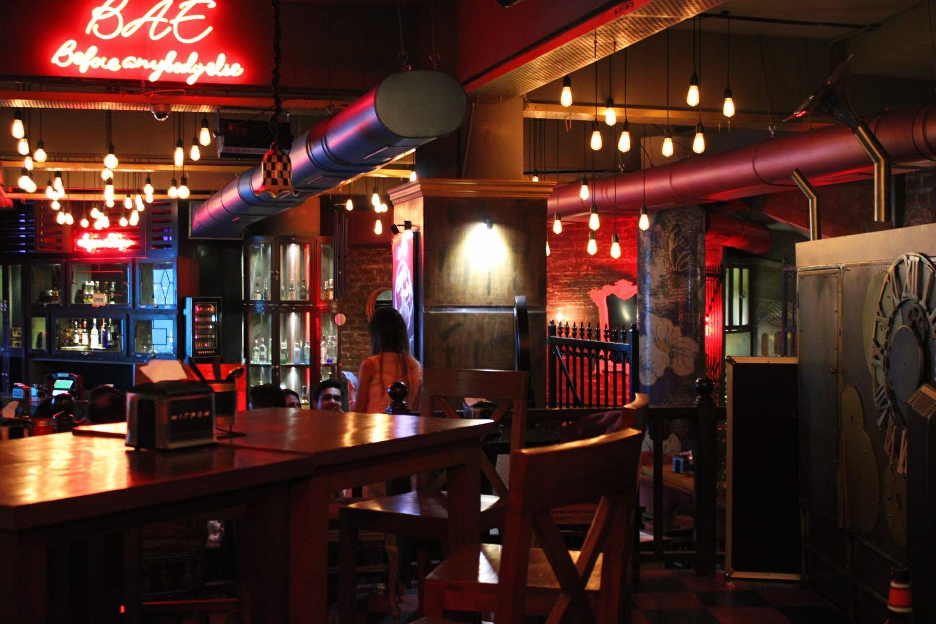 Drinking establishment,Building,Pub,Bar,Tavern,Café,Restaurant,Coffeehouse,Fast food restaurant,Diner