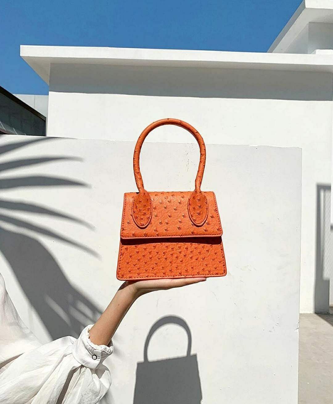 Handbag,Bag,Orange,Birkin bag,Fashion accessory,Fashion,Leather,Lock,Kelly bag,Tote bag