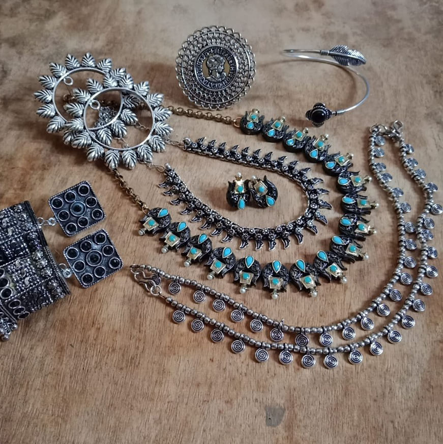 Jewellery,Body jewelry,Fashion accessory,Turquoise,Necklace,Turquoise,Silver,Silver,Gemstone,Bead