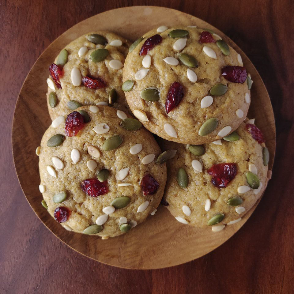 Dish,Food,Cuisine,Ingredient,Snack,Cookies and crackers,Cookie,Cranberry,Produce,Dessert