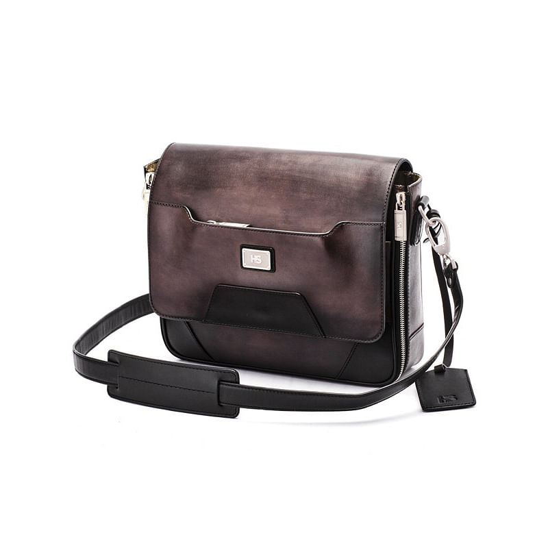 Bag,Handbag,Messenger bag,Leather,Shoulder bag,Brown,Fashion accessory,Luggage and bags,Mail bag,Satchel