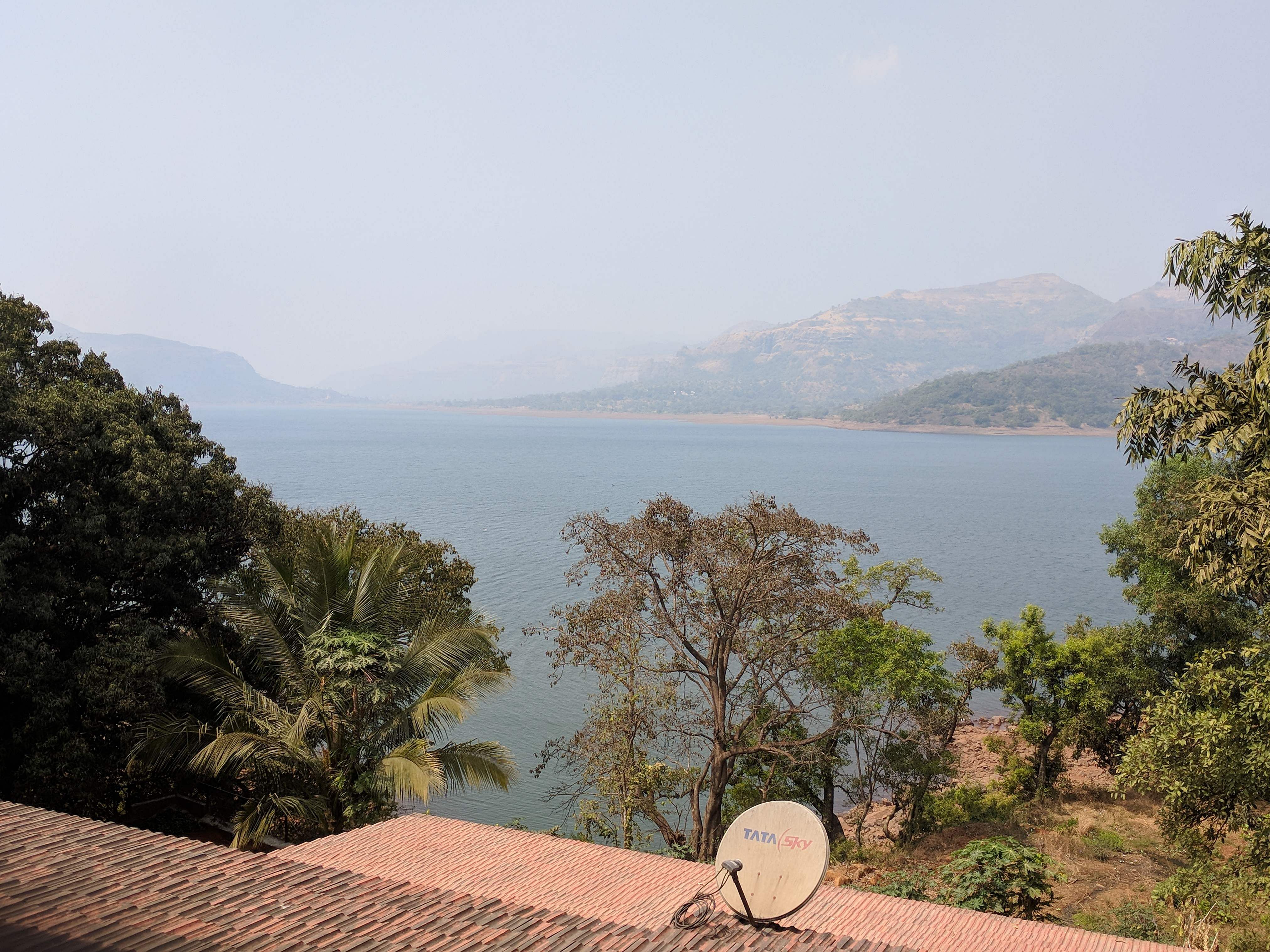 Sky,Hill station,Atmospheric phenomenon,Tree,Wilderness,Morning,Sea,Lake,Mountain,Tourism