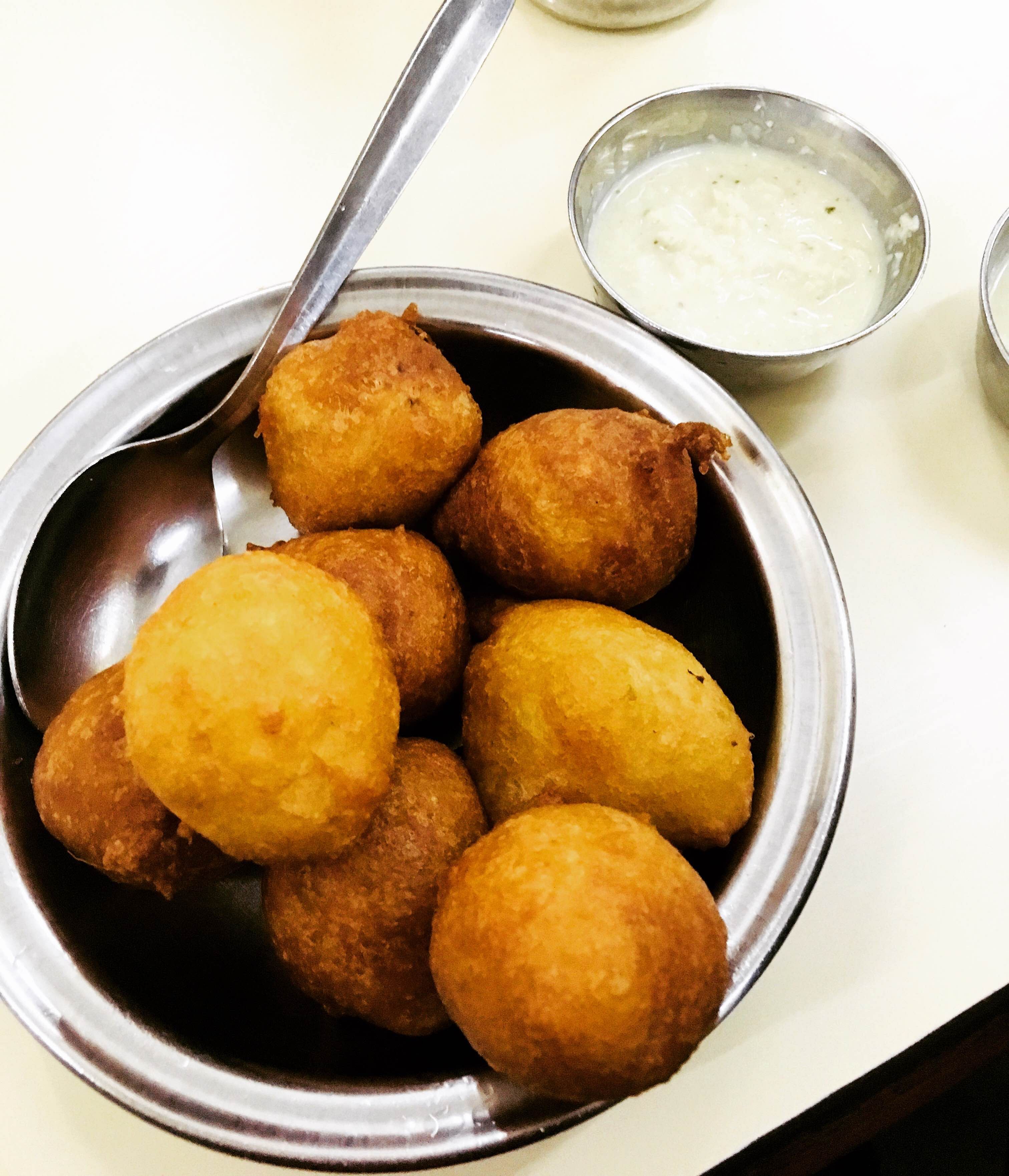 Dish,Food,Cuisine,Ingredient,Prawn ball,Pommes dauphine,Fried food,Hushpuppy,Arancini,Batata vada