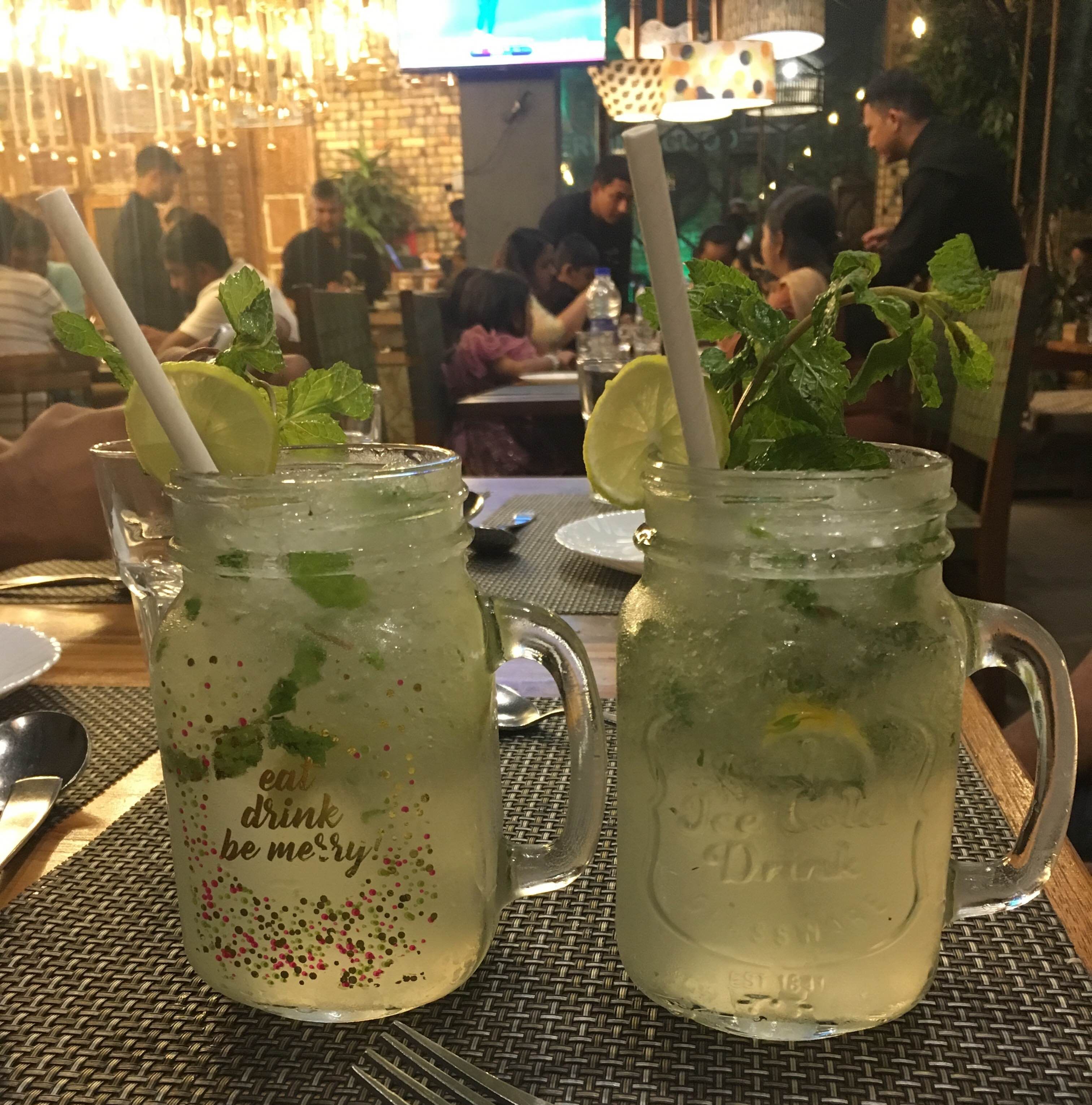 Mojito,Drink,Lemonsoda,Non-alcoholic beverage,Alcoholic beverage,Caipirinha,Cocktail,Gin and tonic,Distilled beverage,Lemonade