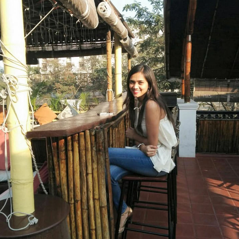 Sitting,Long hair,Leisure,Jeans