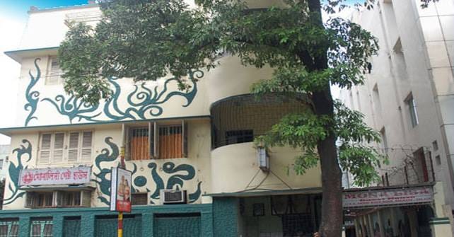 Property,Building,House,Neighbourhood,Real estate,Architecture,Tree,Facade,Home,Apartment