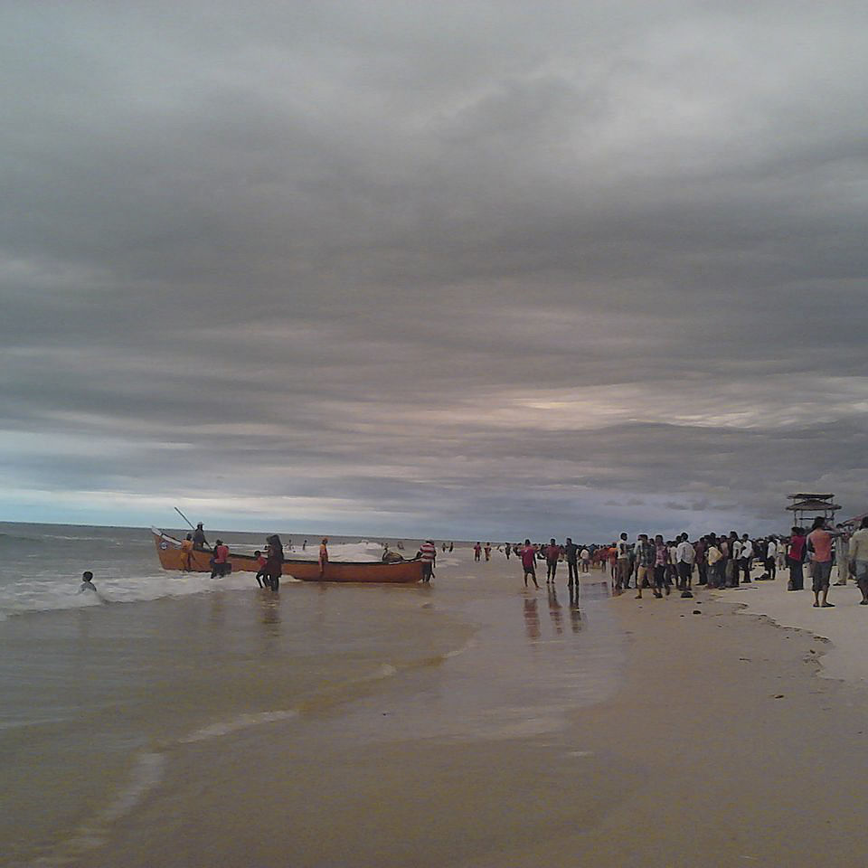 Body of water,Beach,Sky,Sea,Ocean,Coast,Shore,Cloud,Horizon,Sand