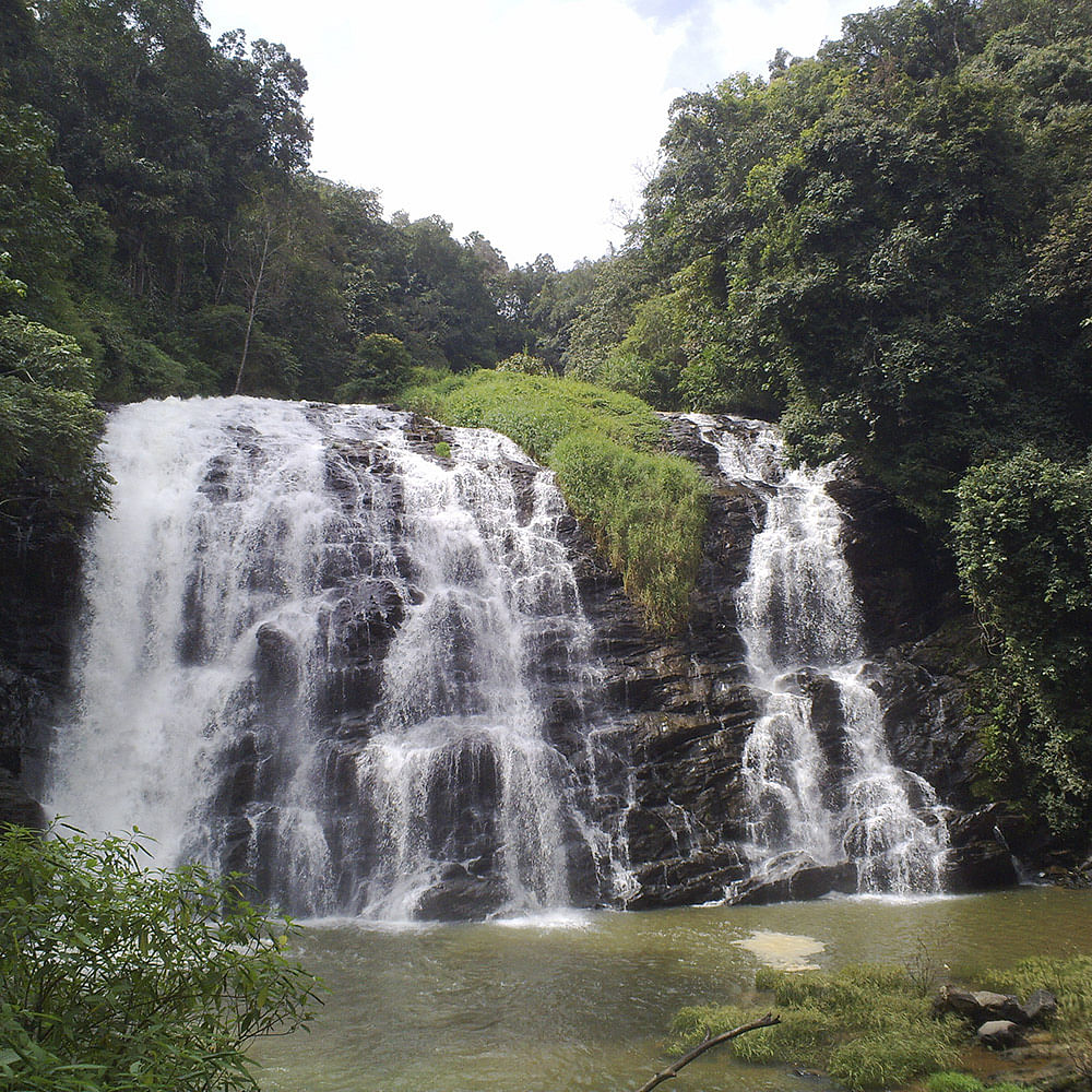 Waterfall,Water resources,Body of water,Natural landscape,Water,Nature,Nature reserve,Watercourse,Chute,Water feature