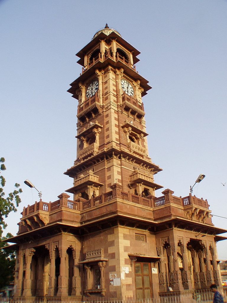 Landmark,Tower,Architecture,Building,Pagoda,Historic site,Clock tower,Temple,Classical architecture,Sky