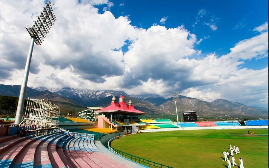 Sport venue,Stadium,Sky,Landmark,Daytime,Cloud,Soccer-specific stadium,Arena,Atmosphere,Architecture