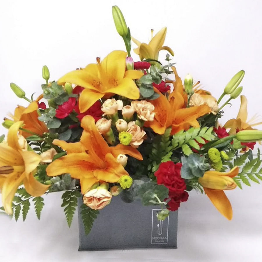 Flower,Floristry,Flower Arranging,Bouquet,Lily,Cut flowers,Plant,Floral design,Orange,Peruvian lily