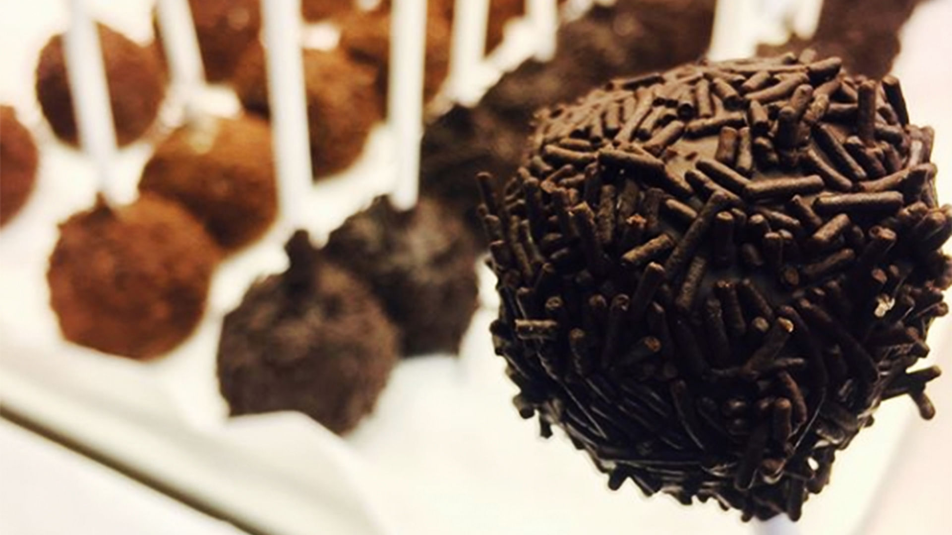 Rum ball,Food,Chocolate truffle,Chocolate,Chokladboll,Cuisine,Chocolate brownie,Dessert,Confectionery,Ingredient