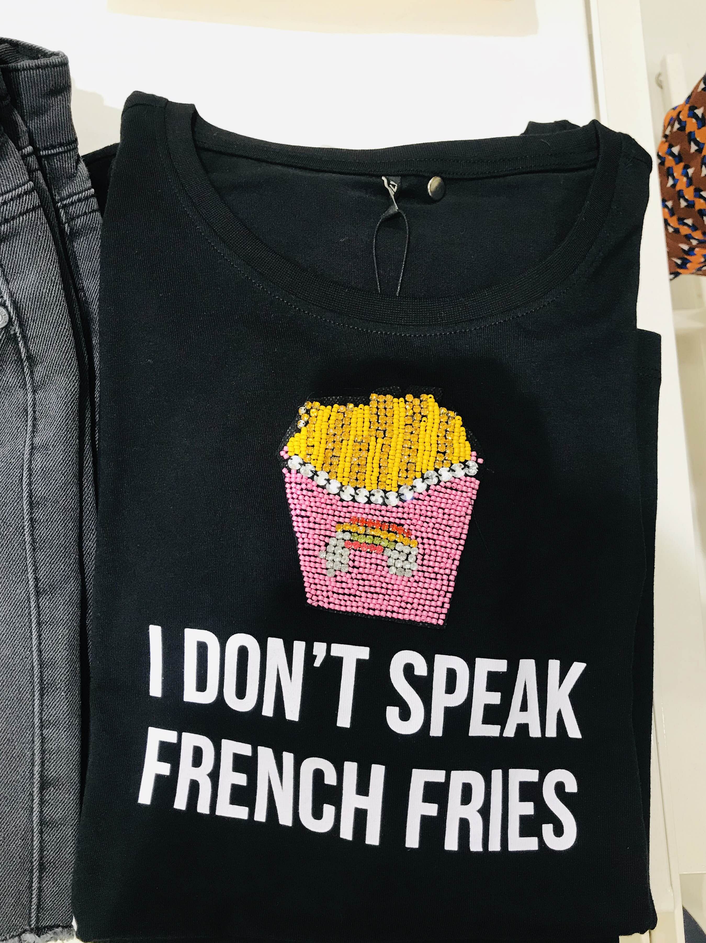 T-shirt,Tote bag,Font,Bag,Handbag,Popcorn,Sleeveless shirt,Fashion accessory,Side dish