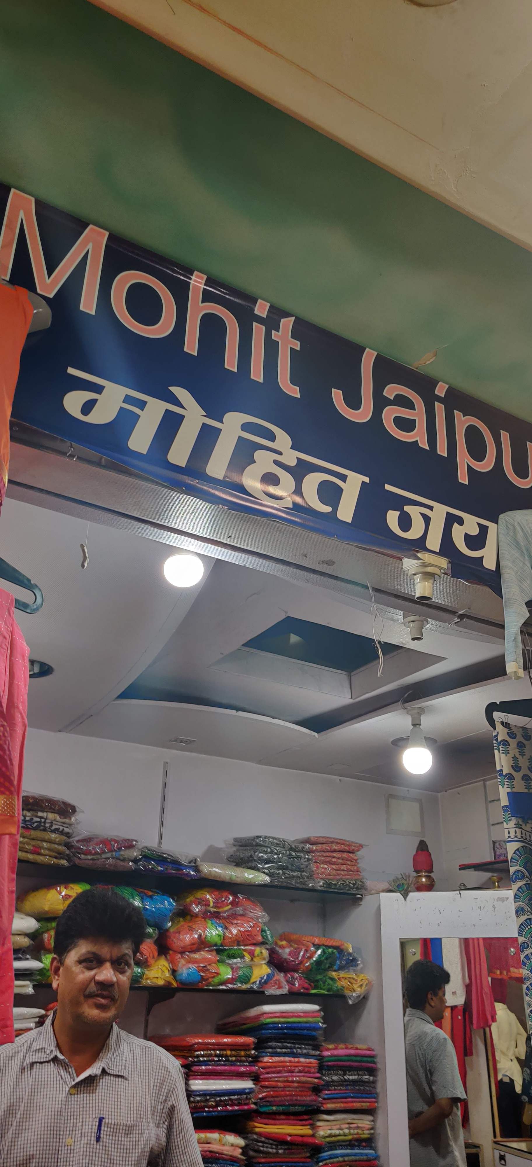 Market,Building,Vegetarian food,City,Food,Outlet store,Cuisine