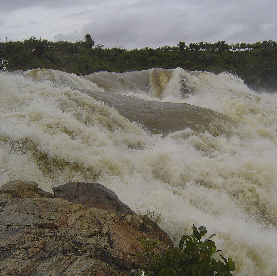 Water resources,Body of water,Rapid,Water,Watercourse,River,Chute,Wave,Geological phenomenon,Waterfall