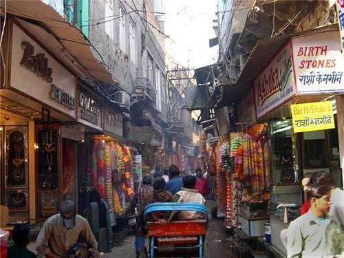 Bazaar,Marketplace,Market,Town,Street,City,Human settlement,Public space,Neighbourhood,Building