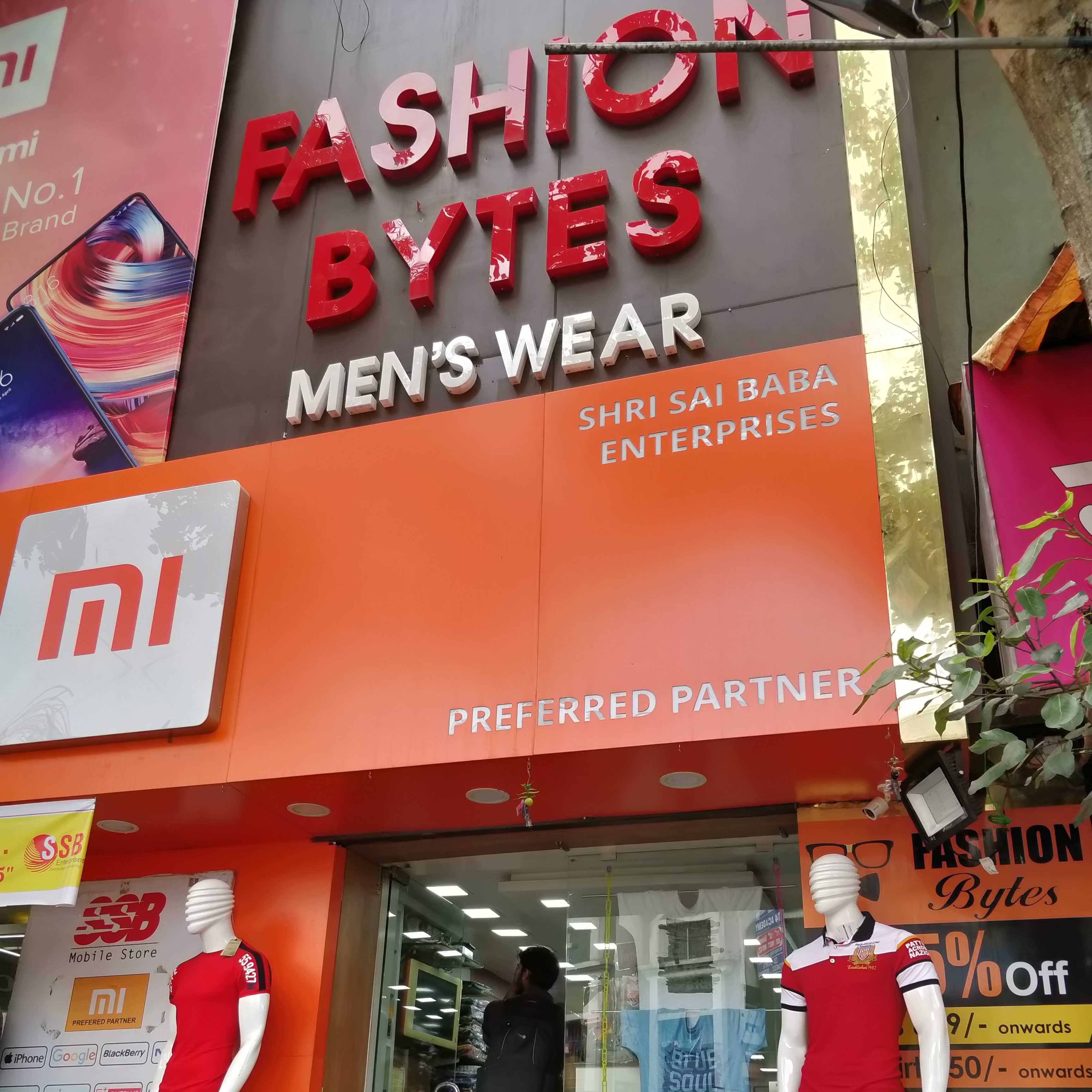 Advertising,Building,Display advertising,Outlet store