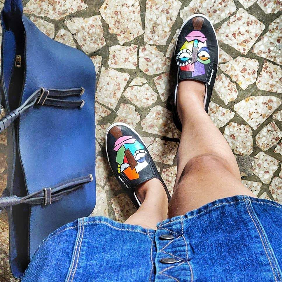 Footwear,Jeans,Denim,Shoe,Blue,Leg,Ankle,Street fashion,Joint,Human leg