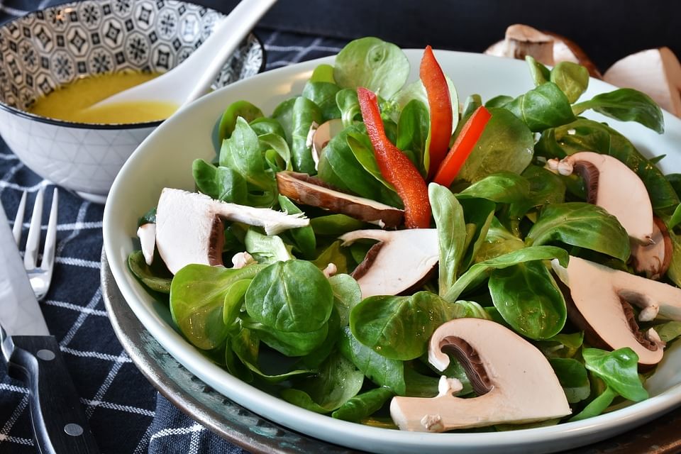 Dish,Food,Cuisine,Garden salad,Salad,Vegetable,Leaf vegetable,Spinach salad,Ingredient,Spinach