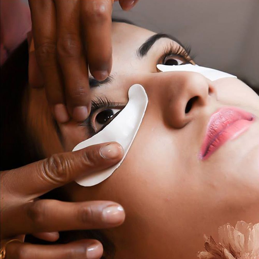 Face,Skin,Eyebrow,Eyelash,Beauty,Cheek,Lip,Beauty salon,Head,Nose