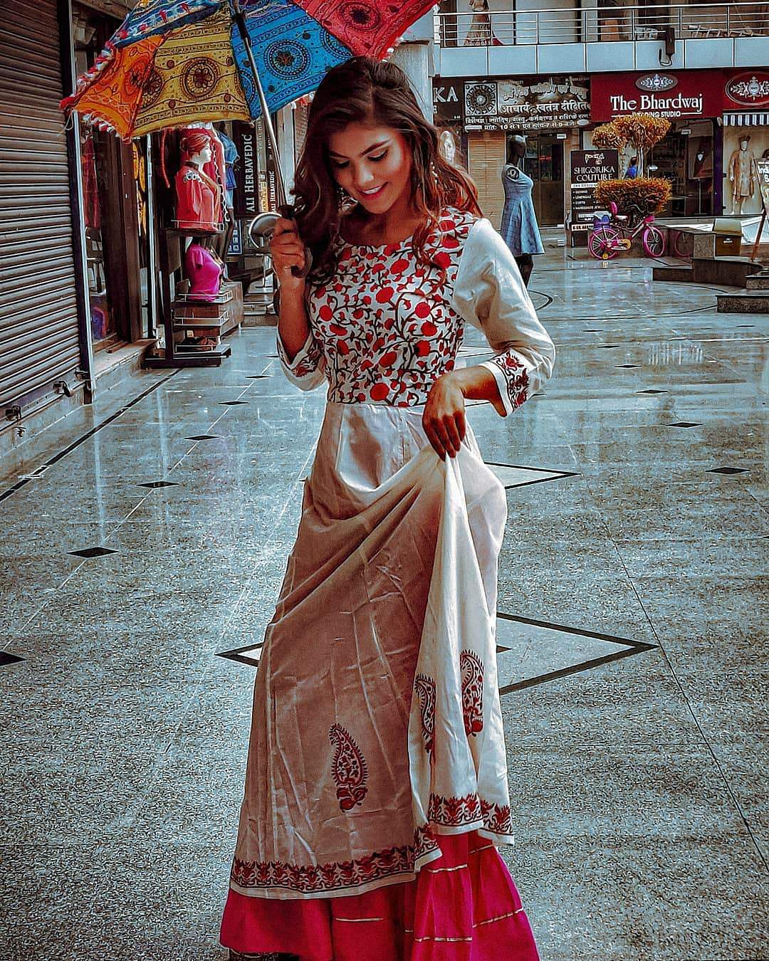 White,Clothing,Lady,Maroon,Tradition,Sari,Formal wear,Fashion,Textile,Dress