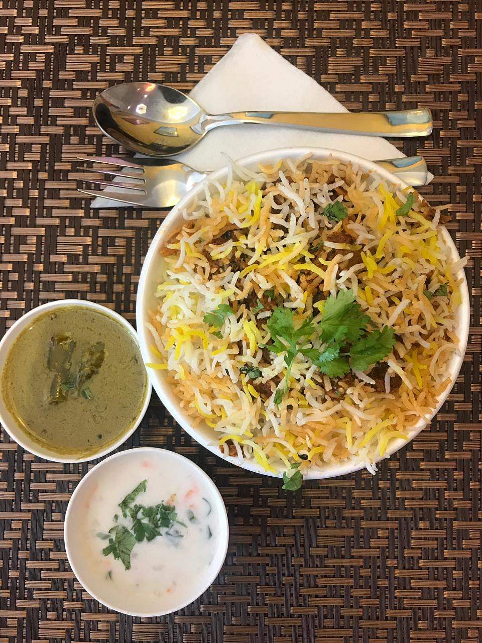 Dish,Food,Cuisine,Ingredient,Biryani,Recipe,Produce,Indian cuisine,Meal,Hyderabadi biriyani