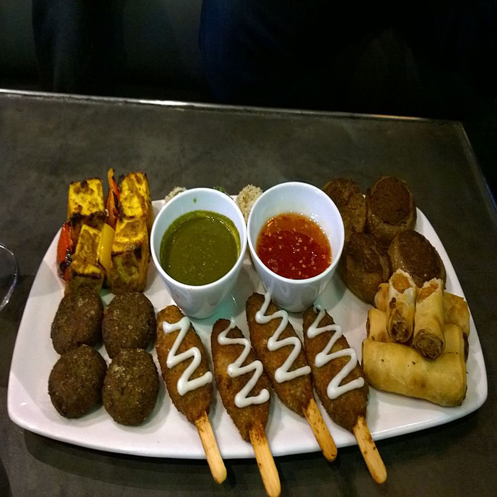 Dish,Food,Cuisine,Ingredient,Corn dog,Satay,Pakora,Fast food,Produce,Pincho