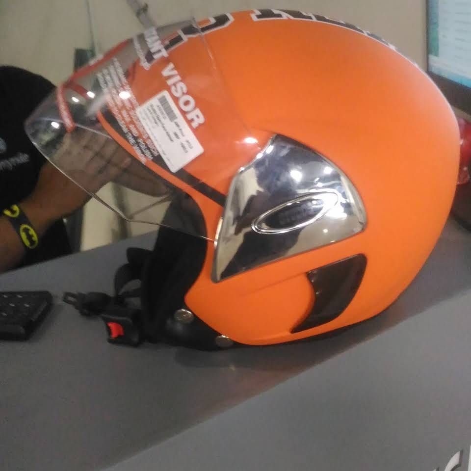 Motorcycle helmet,Helmet,Orange,Personal protective equipment,Clothing,Headgear,Motorcycle accessories,Sports equipment,Sports gear,Visor