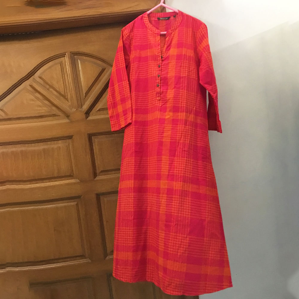 Clothing,Plaid,Pattern,Day dress,Pink,Red,Textile,Tartan,Dress,Design