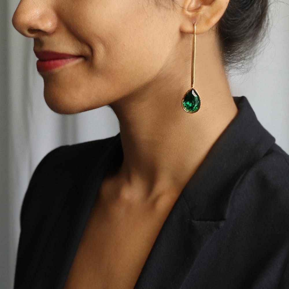 Neck,Jewellery,Chin,Fashion accessory,Turquoise,Earrings,Turquoise,Ear,Lip,Body jewelry