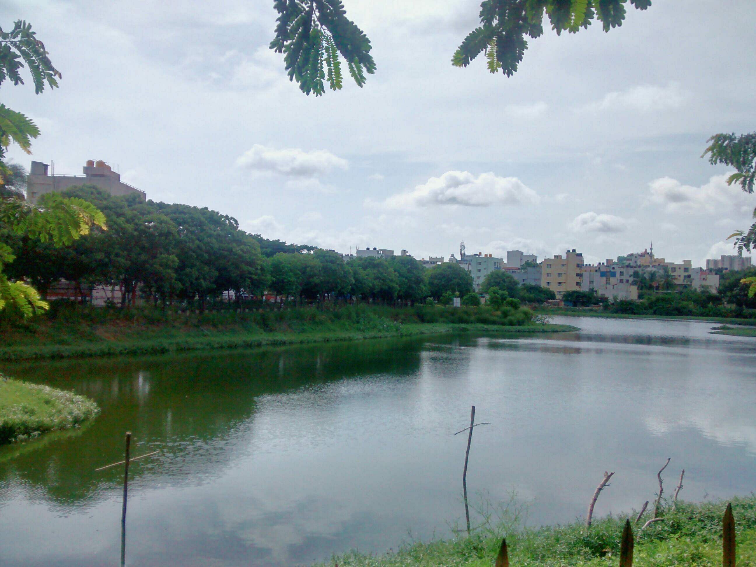 Body of water,Water resources,Nature,Water,River,Sky,Reservoir,Natural landscape,Reflection,Pond