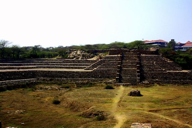 Ruins,Ancient history,Archaeological site,Historic site,Sky,Wall,Maya civilization,Landscape,Grass,Tree