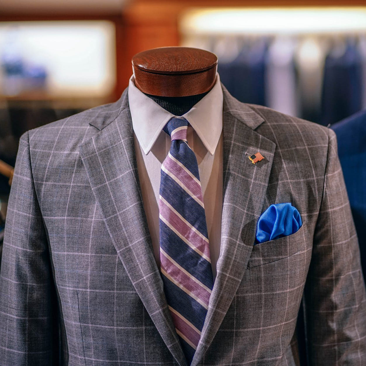 Suit,Clothing,Tie,Formal wear,Blazer,Outerwear,Gentleman,Jacket,Plaid,Fashion