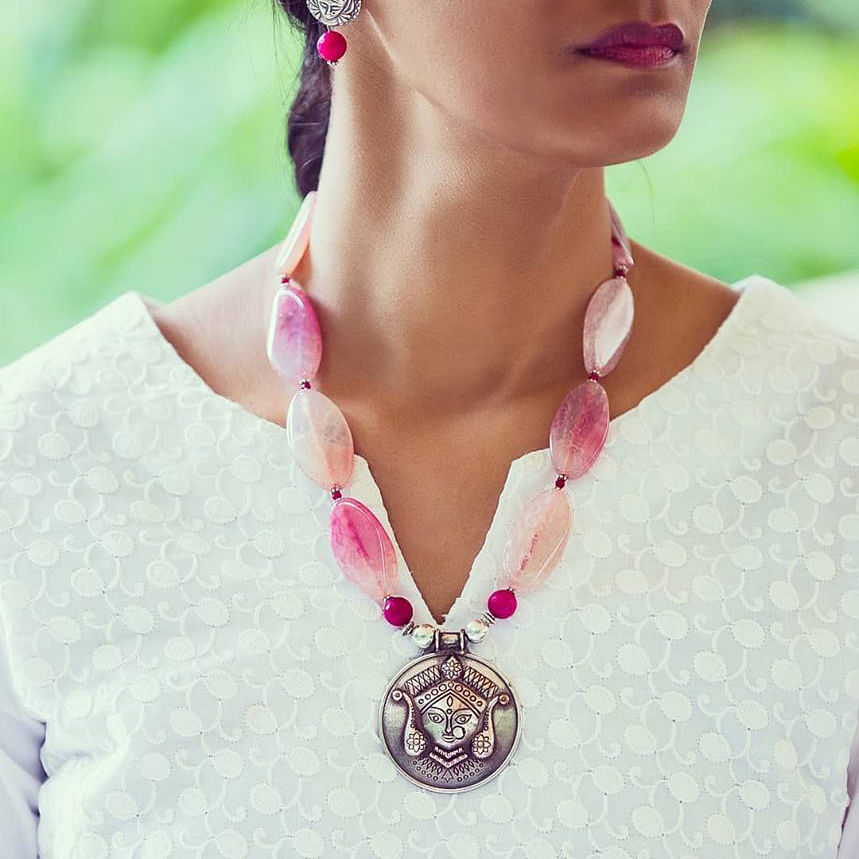 Necklace,Jewellery,Fashion accessory,Neck,Pink,Body jewelry,Pendant,Fashion,Chain,Magenta