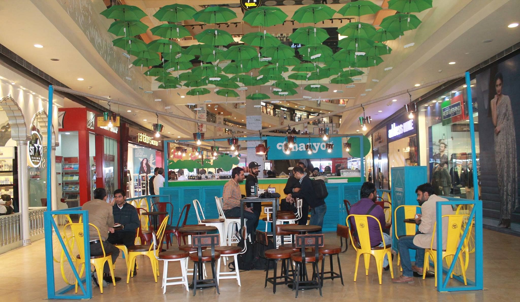 Restaurant,Food court,Building,Cafeteria,Room,Interior design,Café,Business,Leisure,Fast food restaurant