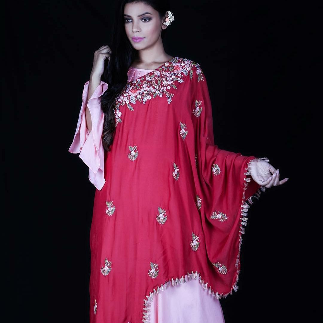 Clothing,Pink,Formal wear,Dress,Magenta,Embroidery,Fashion model,Sleeve,Tradition,Sari