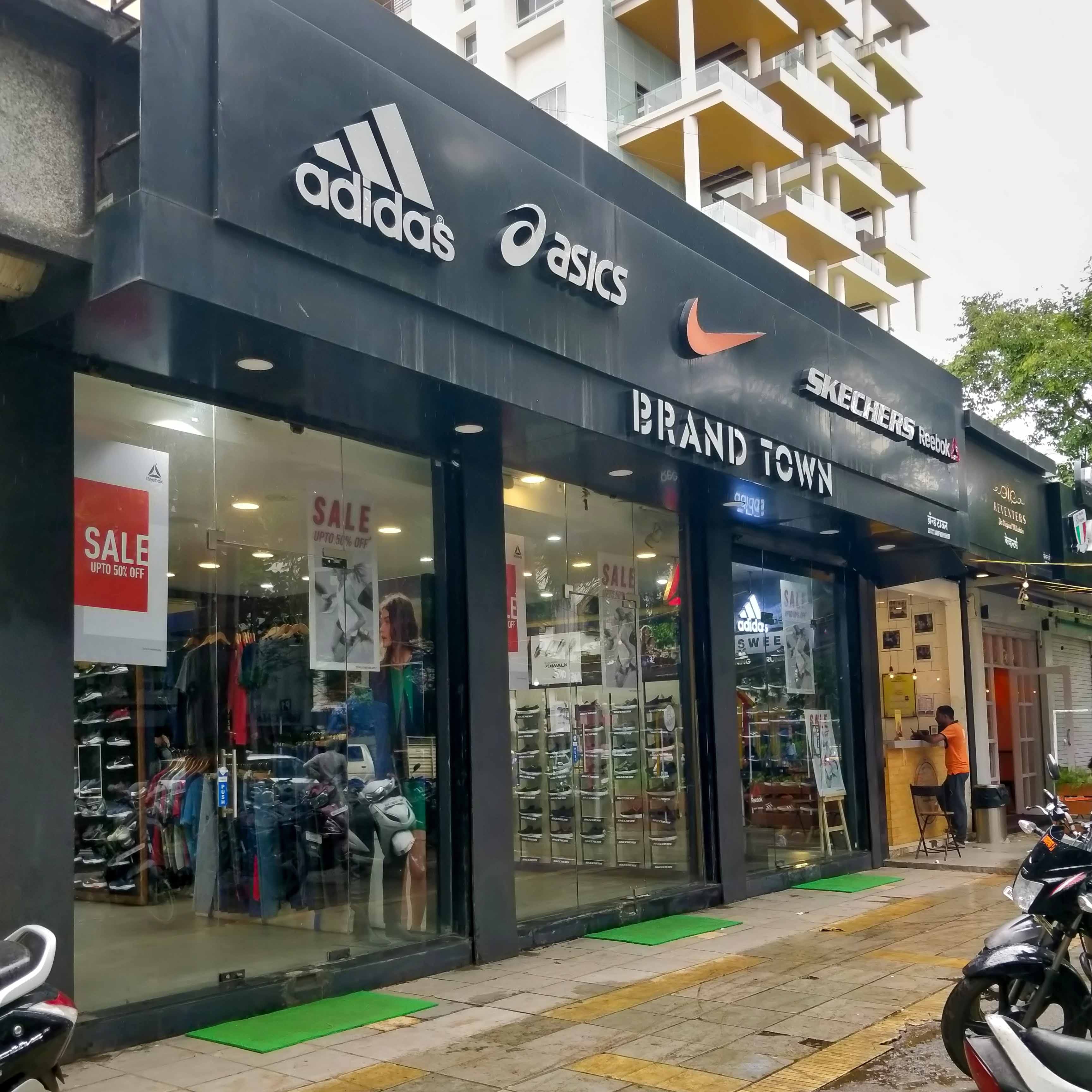 adidas model town