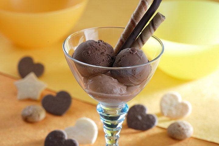 Food,Frozen dessert,Ice cream,Chocolate ice cream,Gelato,Dessert,Cuisine,Dish,Sorbet,Ingredient