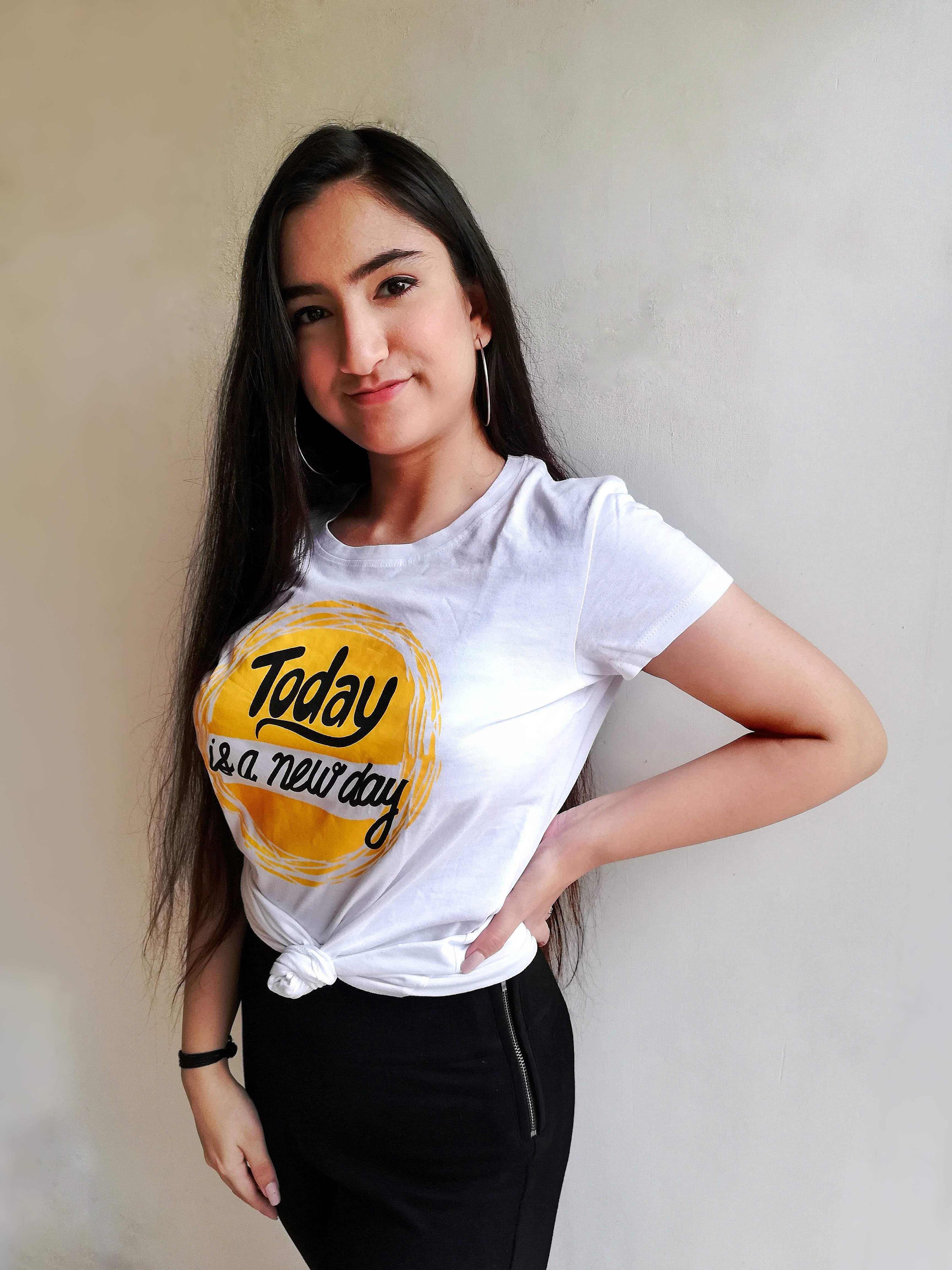 White,T-shirt,Black,Yellow,Clothing,Beauty,Lady,Photo shoot,Shoulder,Fashion