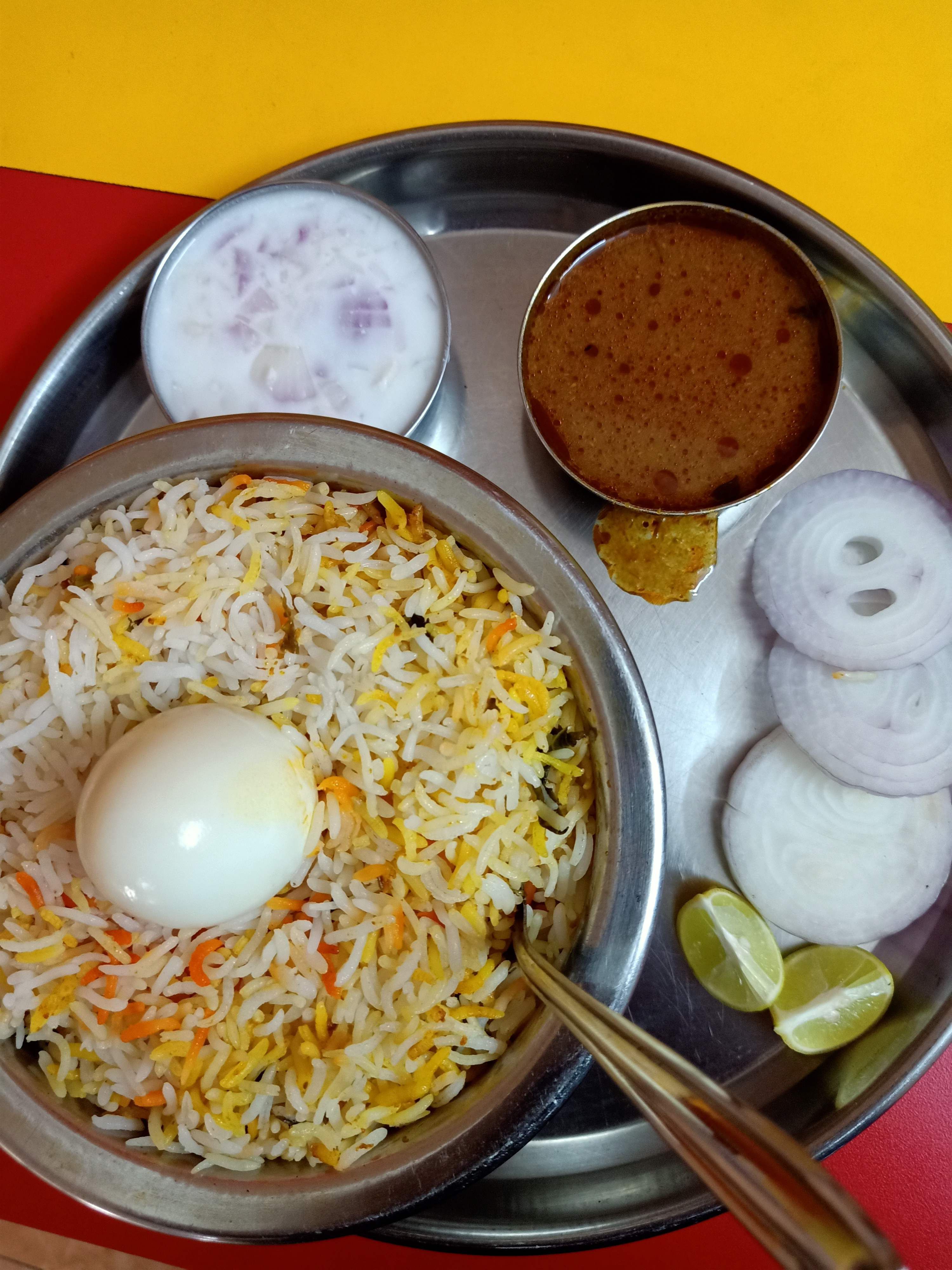 Dish,Food,Cuisine,Steamed rice,Ingredient,Biryani,Rice,Hyderabadi biriyani,Produce,Indian cuisine