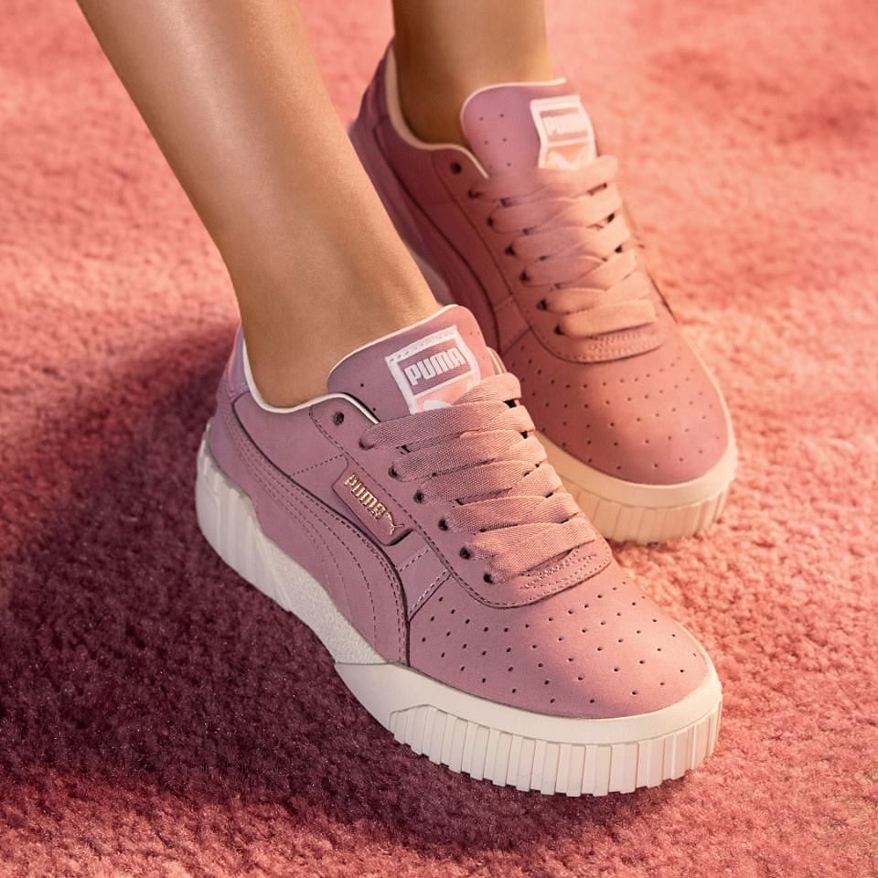 Shoe,Footwear,White,Pink,Sneakers,Skate shoe,Plimsoll shoe,Ankle,Leg,Walking shoe