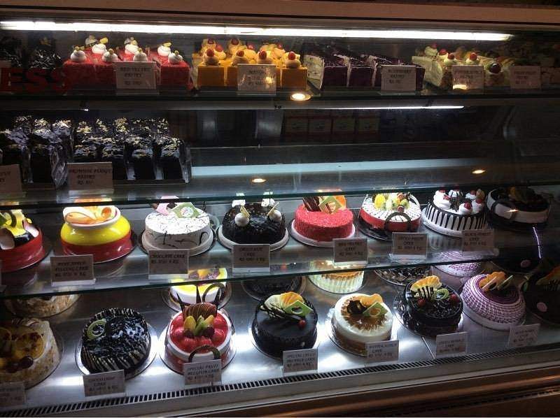 Pâtisserie,Food,Bakery,Dessert,Cuisine,Sweetness,Display case,Pastry,Baking,Dish