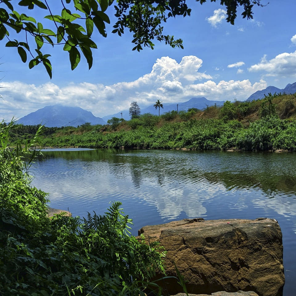 Body of water,Nature,Natural landscape,Water resources,Water,Reflection,Vegetation,Sky,Lake,Blue