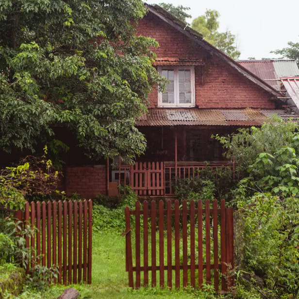 House,Property,Home,Fence,Architecture,Tree,Grass,Cottage,Rural area,Building