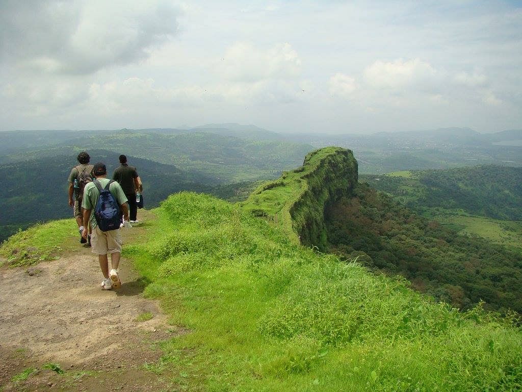 Mountainous landforms,Hill,Highland,Hill station,Mountain,Fell,Grassland,Ridge,Hiking,Walking