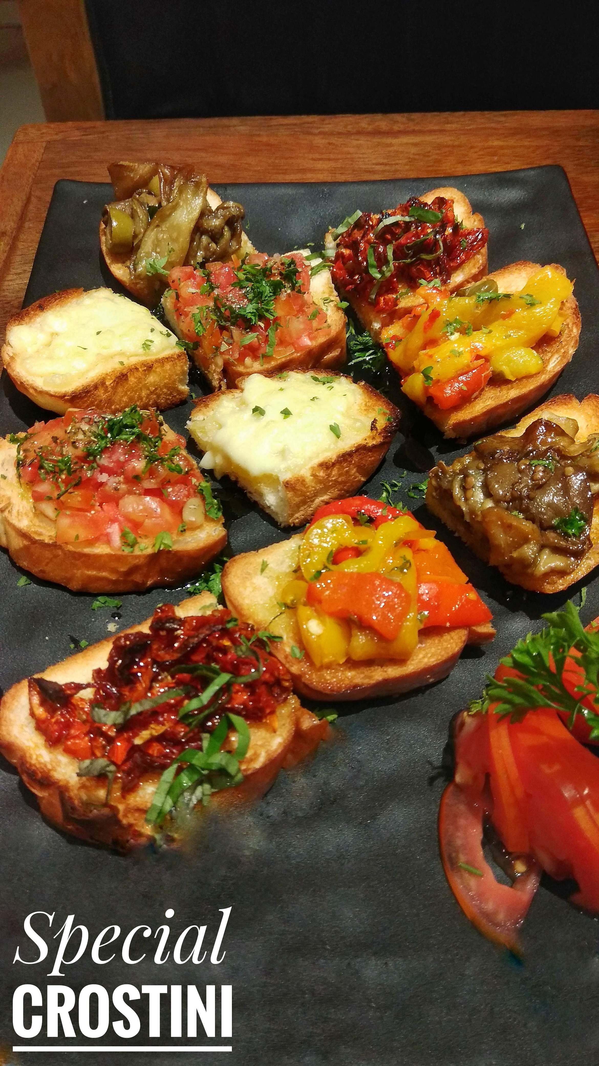 Dish,Food,Cuisine,Bruschetta,Ingredient,appetizer,Hors d'oeuvre,Finger food,Garnish,İmam bayıldı