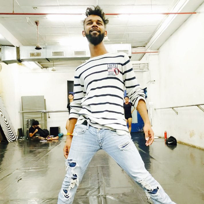 White,Shoulder,Fashion,Sportswear,Cool,Jeans,T-shirt,Street fashion,Denim,Trousers